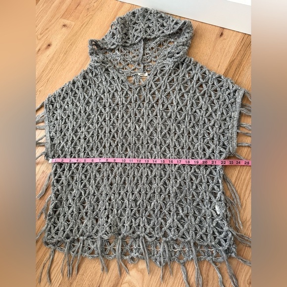 Dylan Mohair Blend Boho Open Knit Fringe Short Sleeve Poncho Hood Sweater Gray M - Picture 6 of 8